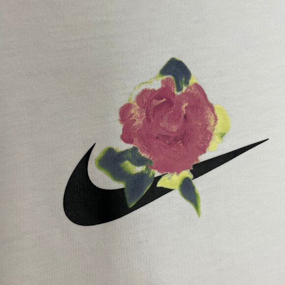 Nike T-Shirt Floral Women's Artist Collection Anna Deller-Yee Sz Small Loose Fit - Picture 14 of 14